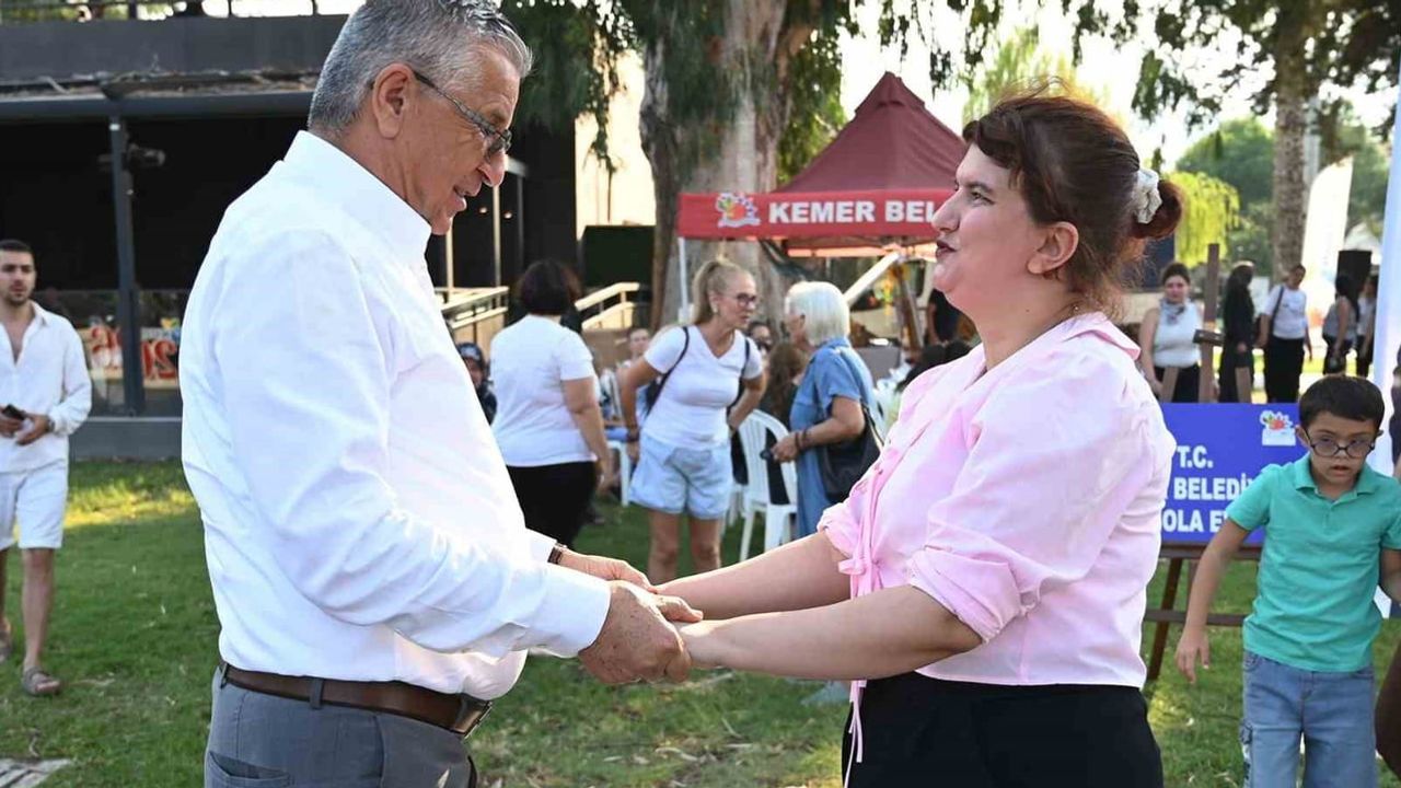 Kemer'de yeteneklerin renkleri: Mola Evi'nden Türkiye'nin yedi rengi sergisi