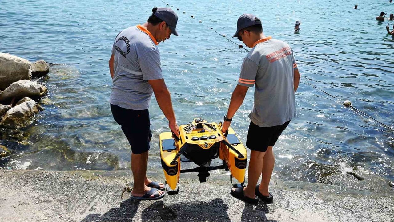 Kemer koylarında 'Çöp Kapar' ile denizlerde atık avı