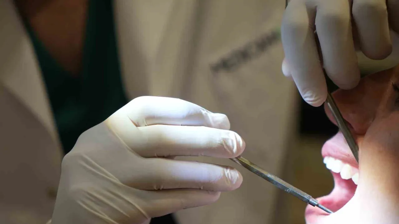 Kemik kaybı olsa da implant mümkün: hangi yöntemler tercih ediliyor