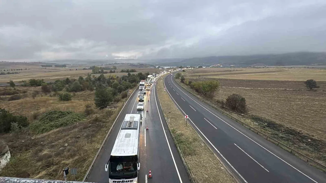 Kemikli rampalarındaki yol çalışması İstanbul yönünü aksattı