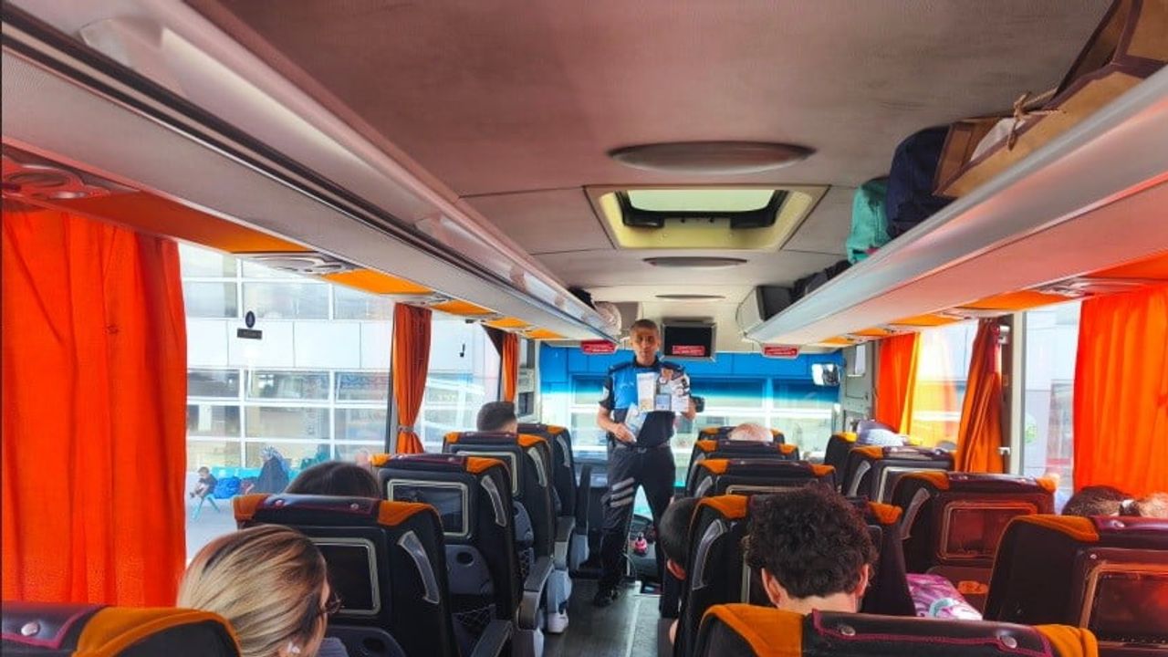 Kent sokaklarında dolandırıcılığa karşı bilgilendirme turu