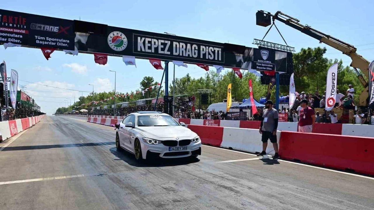 Kepez'te Türkiye Otodrag Şampiyonası'nda çekişmeli yarışlar ve gençlere güvenlik vurgusu