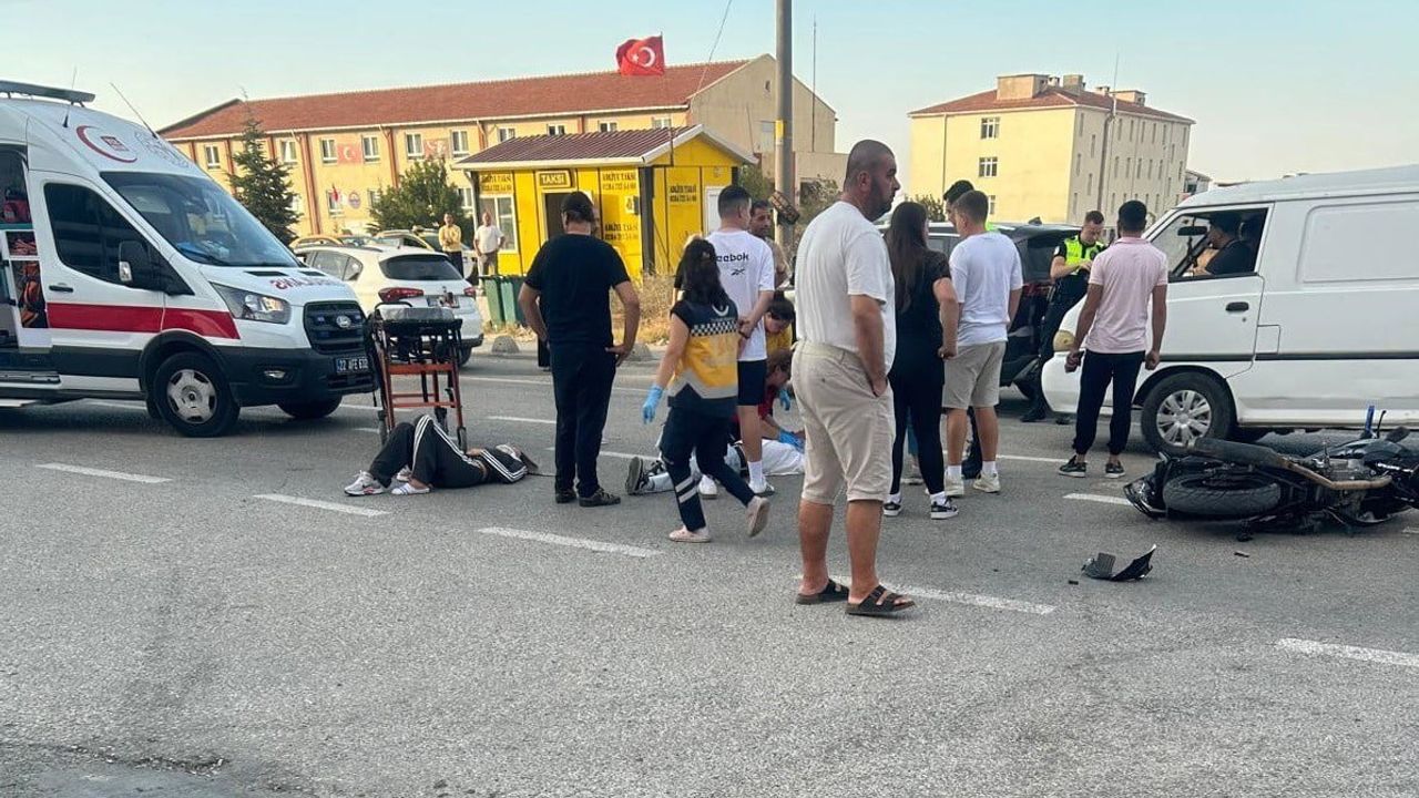 Keşan'da kavşakta otomobil ile motosiklet çarpıştı: iki yaralı