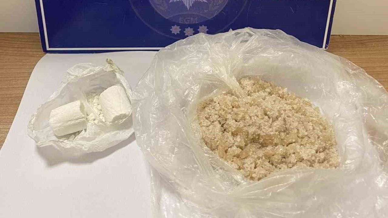 Keşan'da takside yakalanan paketlerden 157,61 gram uyuşturucu çıktı
