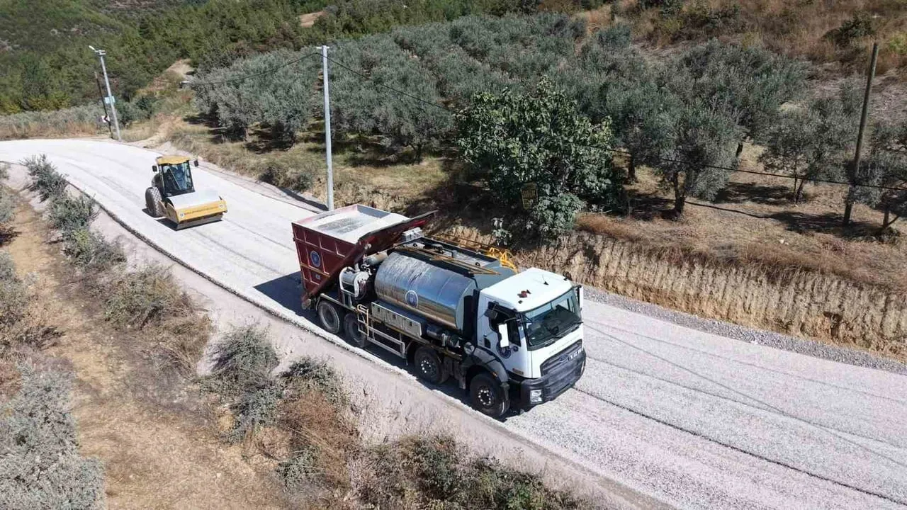 Kestel’in dört mahallesinde yollar genişletilip 11.500 metre yenilendi