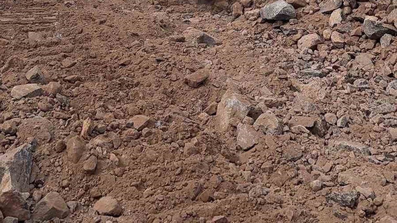 Kıbrıscık'ta heyelan tehlikesine karşı 3,3 km'lik yeni alternatif yol inşa ediliyor