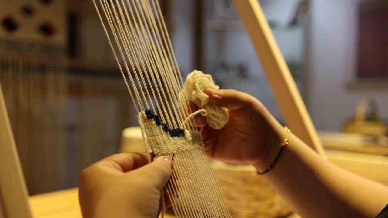 Kilim evi atölyesinde Çankırı dokuma geleneği yeni kuşaklara işleniyor
