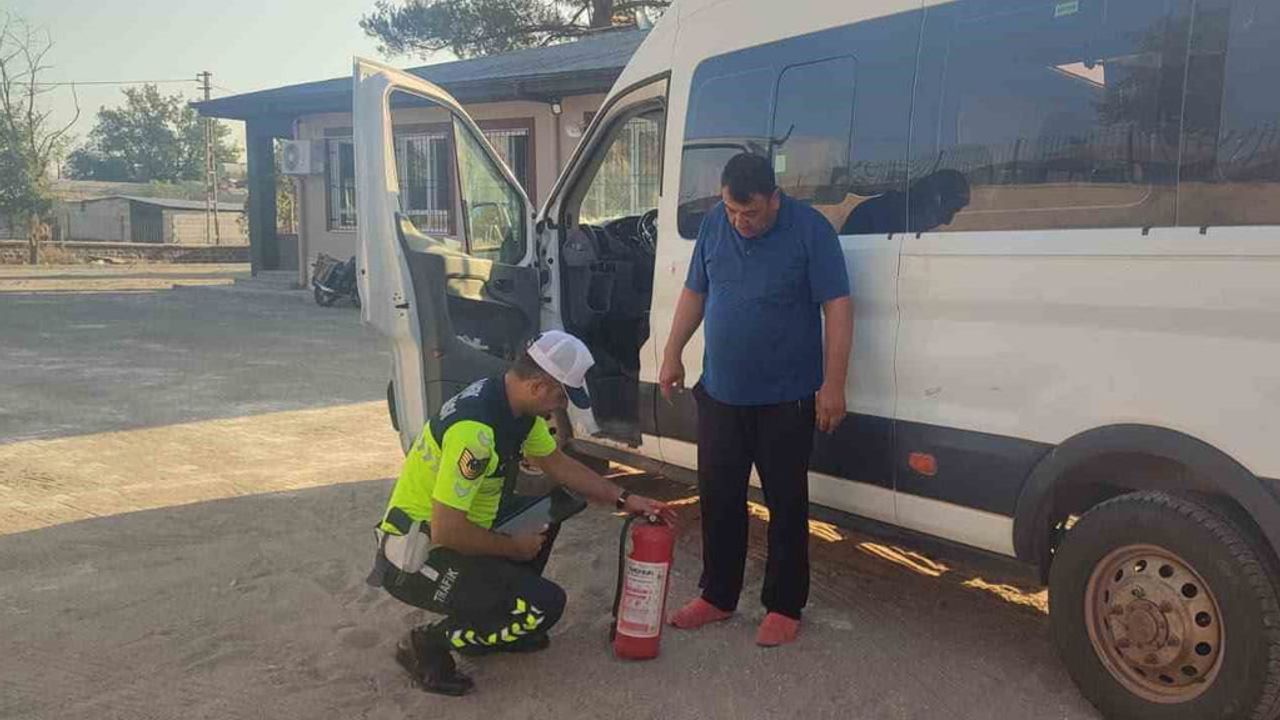 Kilis'te okul servislerine sıkı denetim: sürücü ve araç belgeleri tek tek incelendi