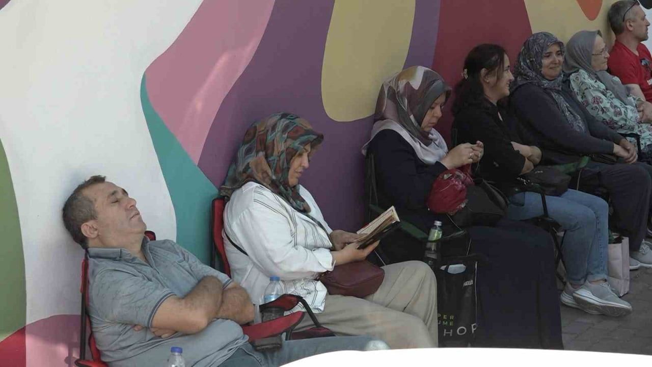 Kimliği evde unutulan genç için annesi ve motosikletli polis seferber oldu
