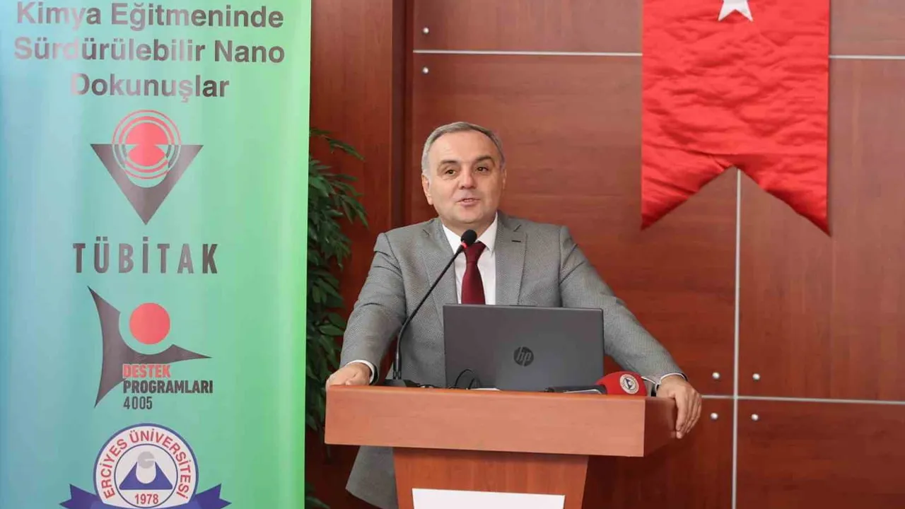 Kimya öğretmenleri Erciyes'te sürdürülebilir nano yaklaşımları uygulamaya başladı