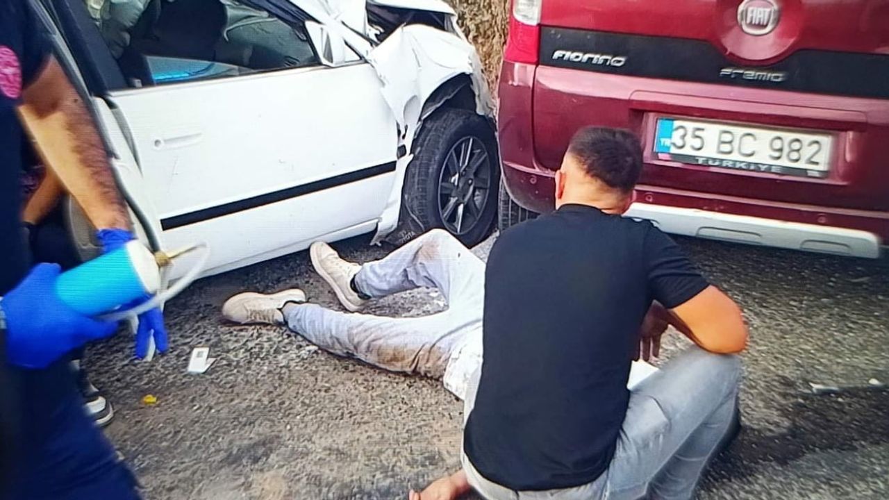 Kiraz'da dönüş manevrası kazaya dönüştü: biri ağır, sekiz yaralı