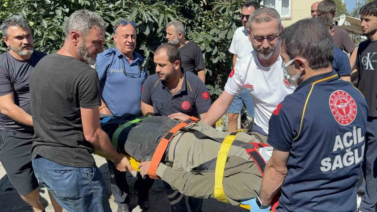 Kirazlık kavşağında çarpışma: motosikletli iki genç yaralandı, muhtar sinyalizasyon istedi