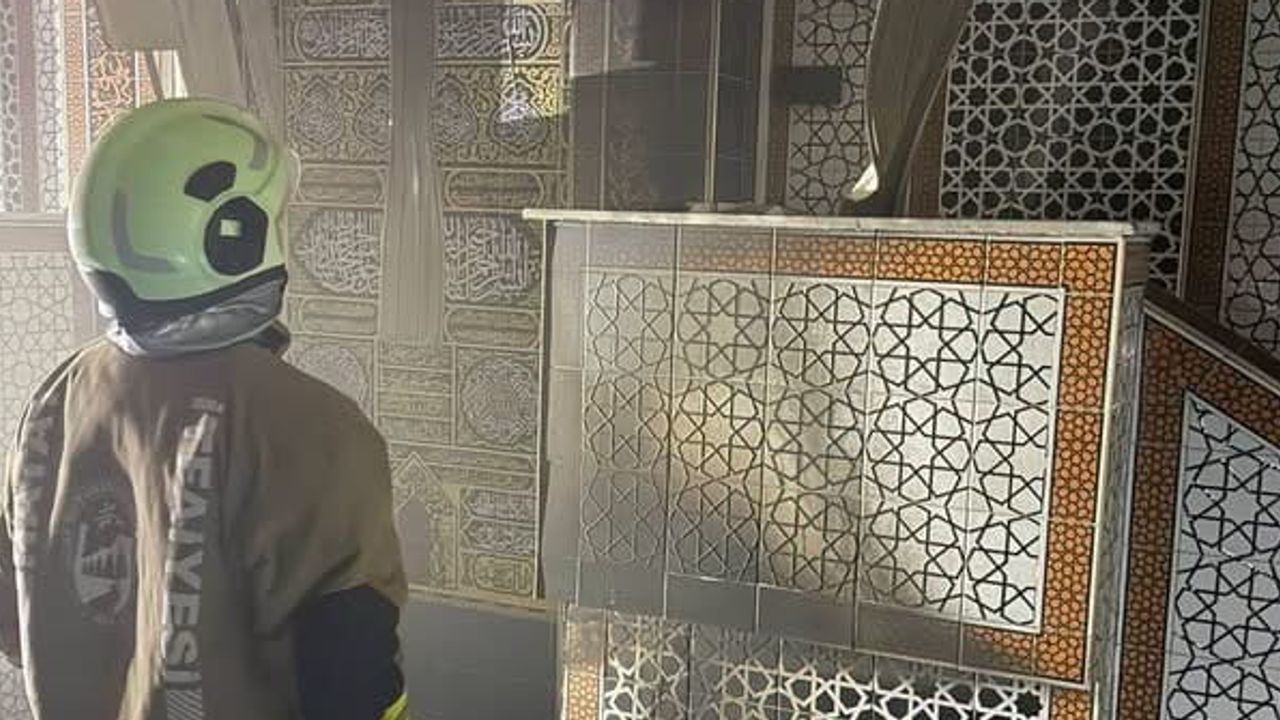 Kırıkhan'da camide çıkan yangın hızla kontrol altına alındı