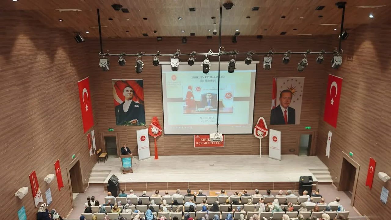 Kırıkhan'da güzel ahlak vurgusu: mevlid-i nebi haftasında konferans