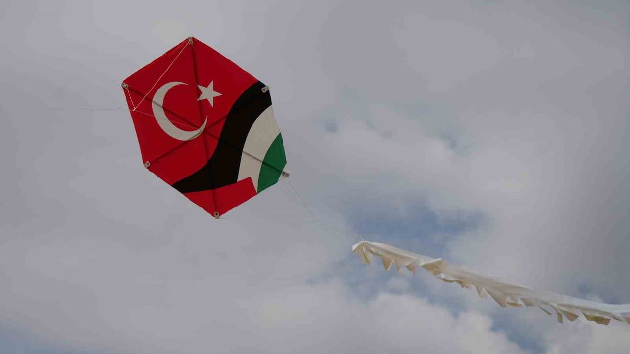 Kırıkkale'de çocuklar uçurtmalarla Filistinli yaşıtlarına özgürlük diledi
