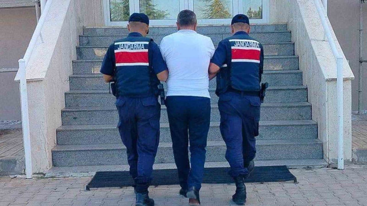 Kırıkkale'de eş zamanlı operasyon: kesinleşmiş hükümlüler ve uyuşturucu şüphelileri tutuklandı