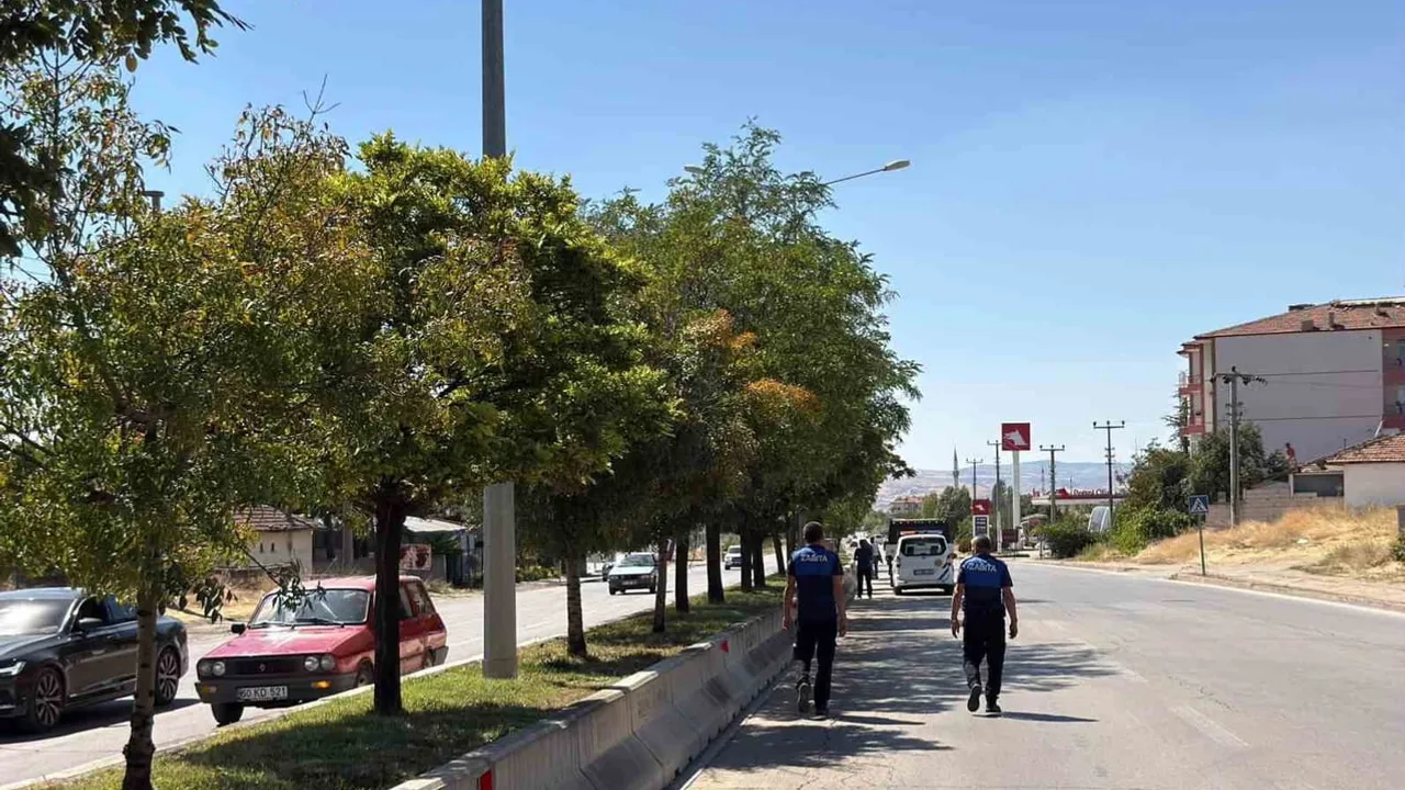 Kırıkkale'de gece görünürlüğünü artırmak için orta refüjlere reflektör uygulaması
