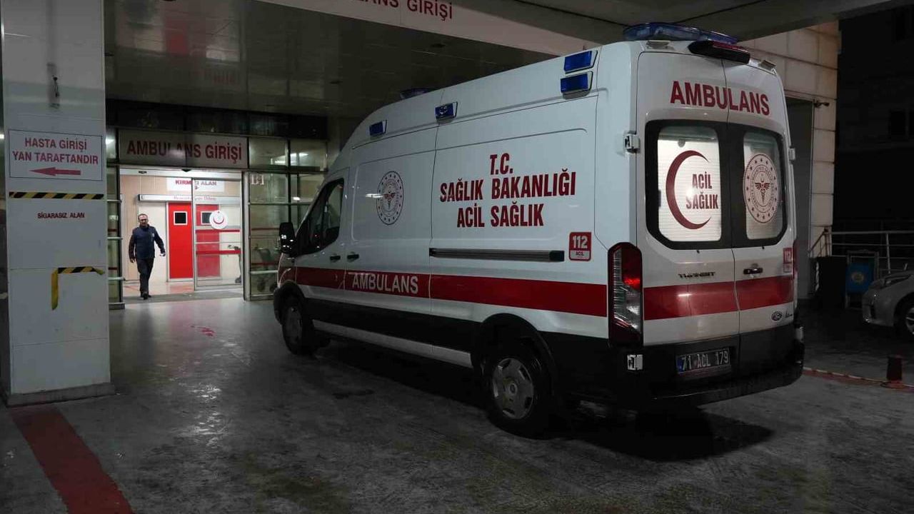 Kırıkkale'de kaza incelemesi yapan polis memuru olay yerinde araç çarpması sonucu şehit oldu