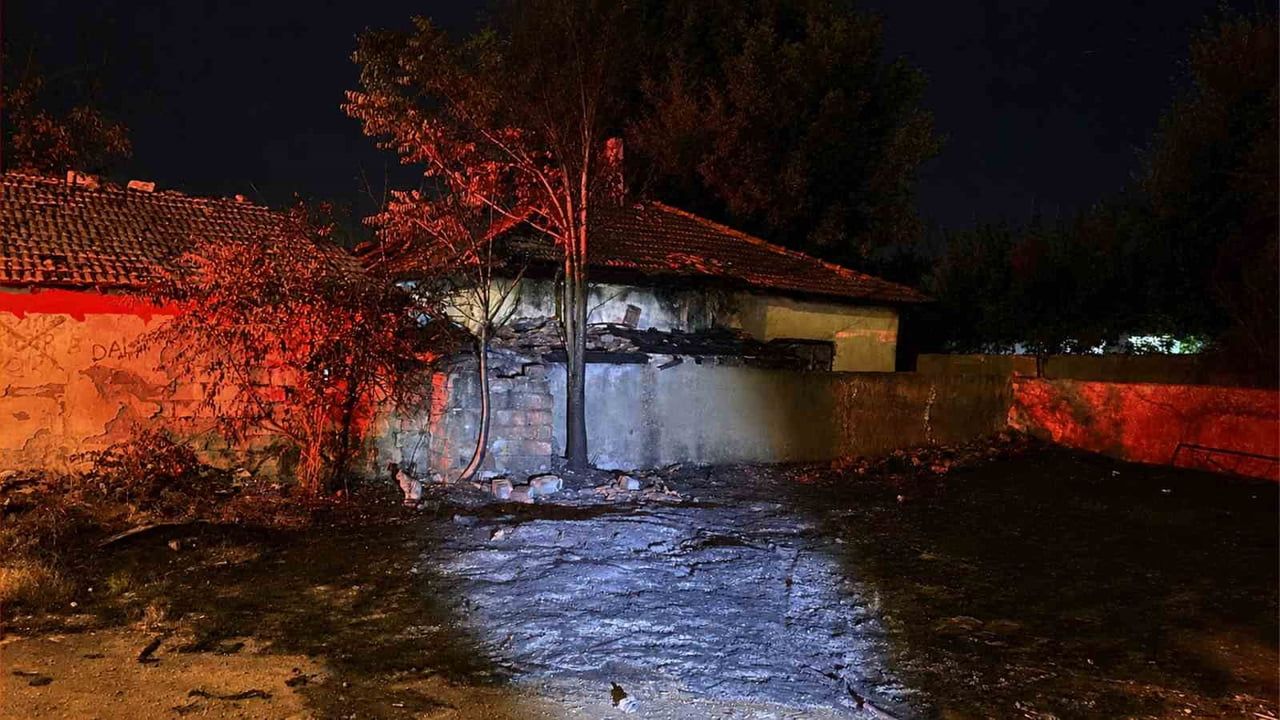 Kırıkkale'de kontrollü yakılan ateş rüzgarla büyüyüp kasalara zarar verdi