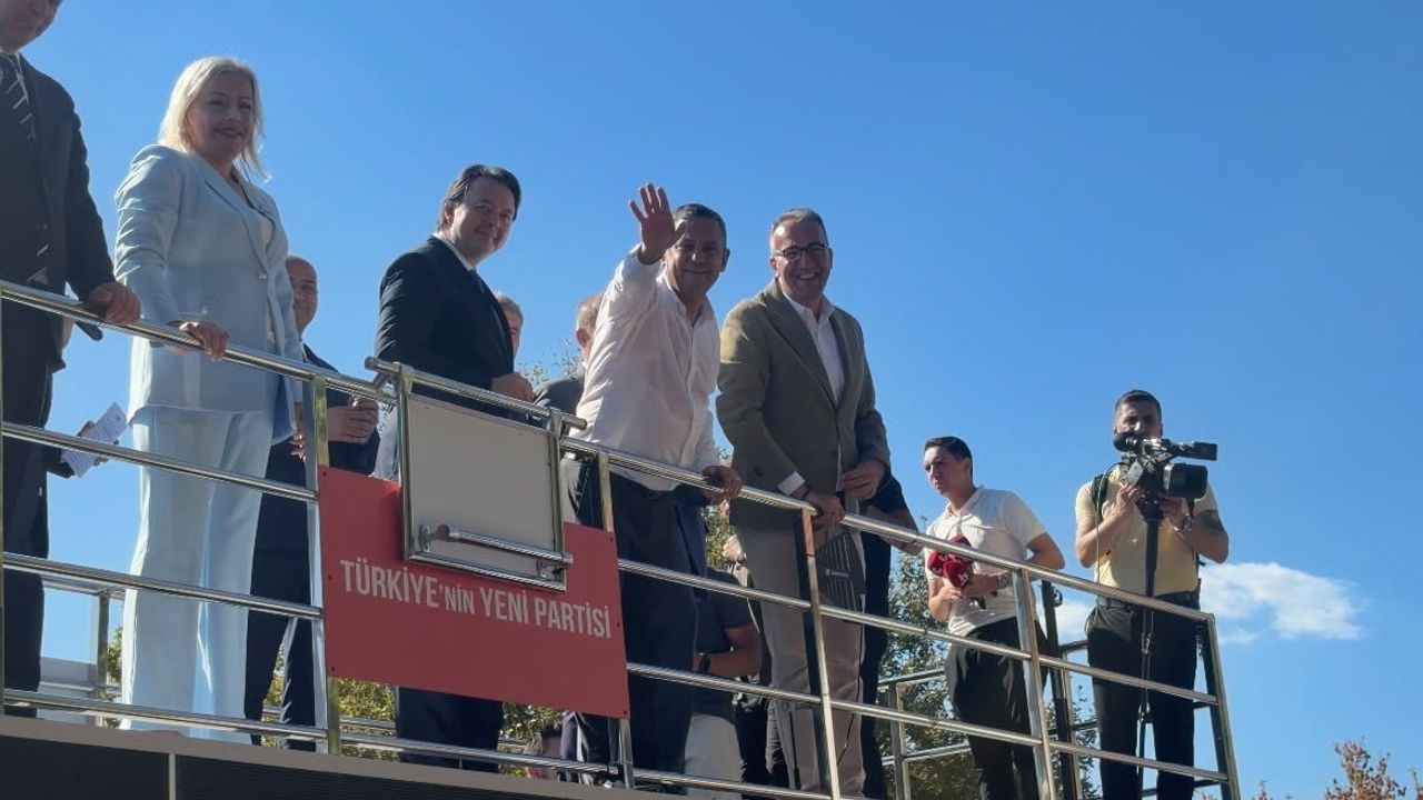 Kırklareli'de esnafla bir araya geldi: Özgür Özel'in mesajı
