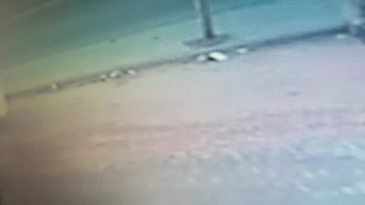 Kırklareli'nde direksiyon hakimiyetini kaybeden araç park halindeki otomobile çarptı