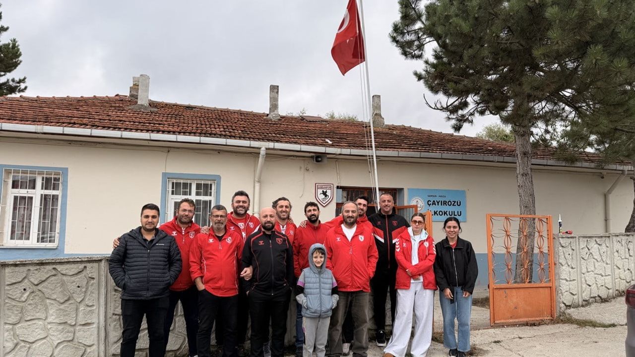 Kırsal okullara Samsunspor temalı çanta ve kırtasiye desteği