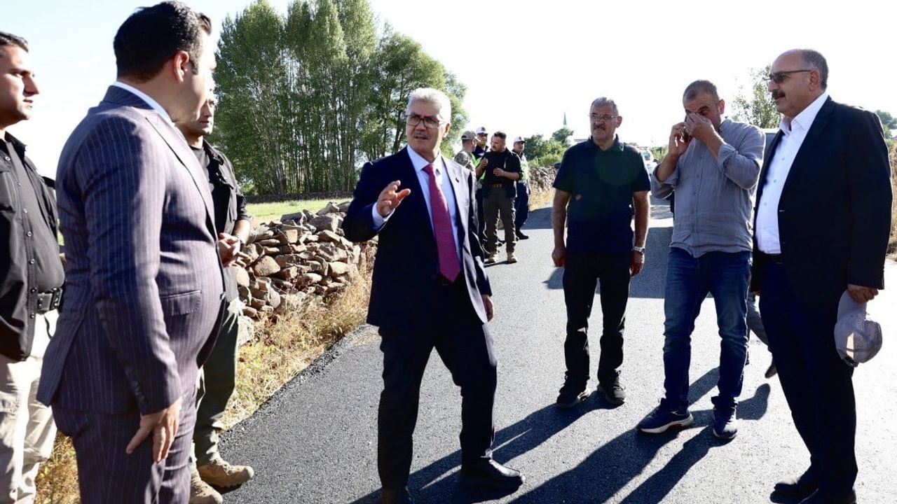Kırsalda yaşamı kolaylaştıran hamle: Karlıova yolları sıcak asfaltla buluşuyor