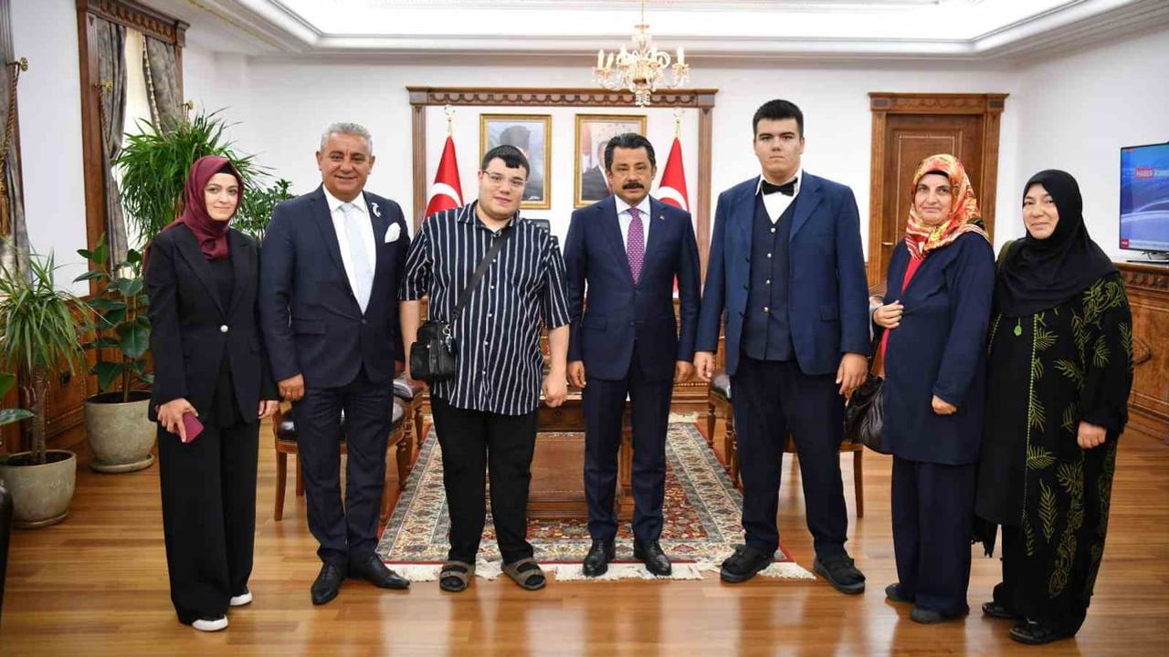 Kırşehir'de üreten eller sokağında engelleri aşan el emeği sergisi