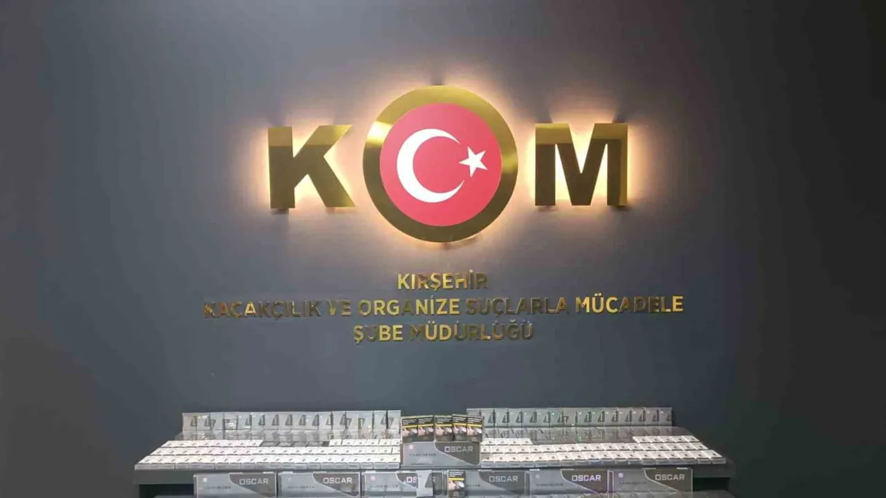 Kırşehir'de yol kontrolünde 460 paket gümrük kaçağı sigara yakalandı