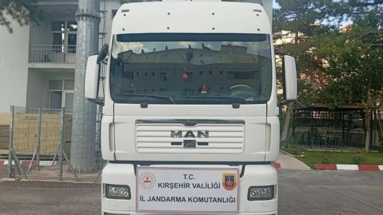 Kırşehir'de yol kontrolünde şasesi kesilip değiştirilen tır durduruldu