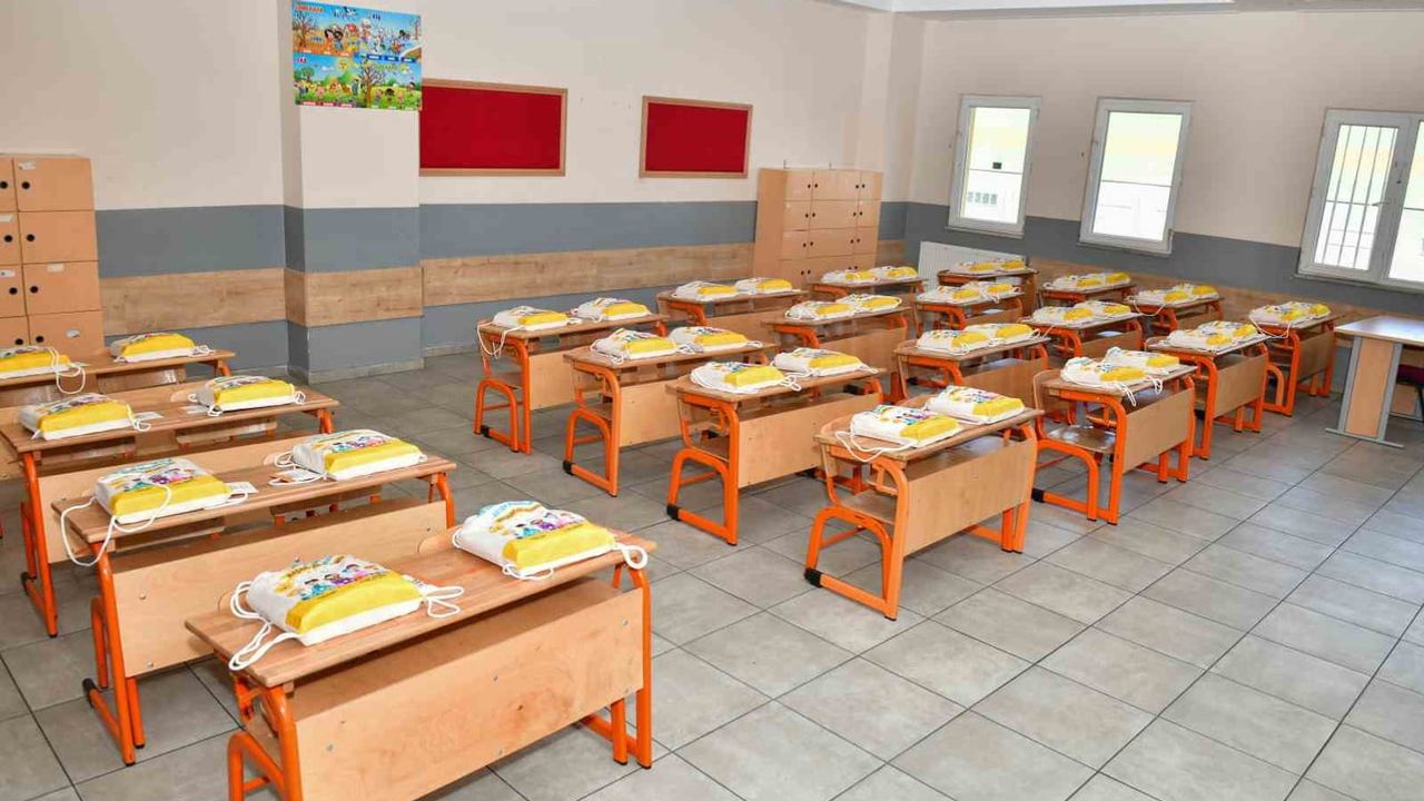 Kırtasiye desteğiyle yeni döneme hazırlanan Esenyurt