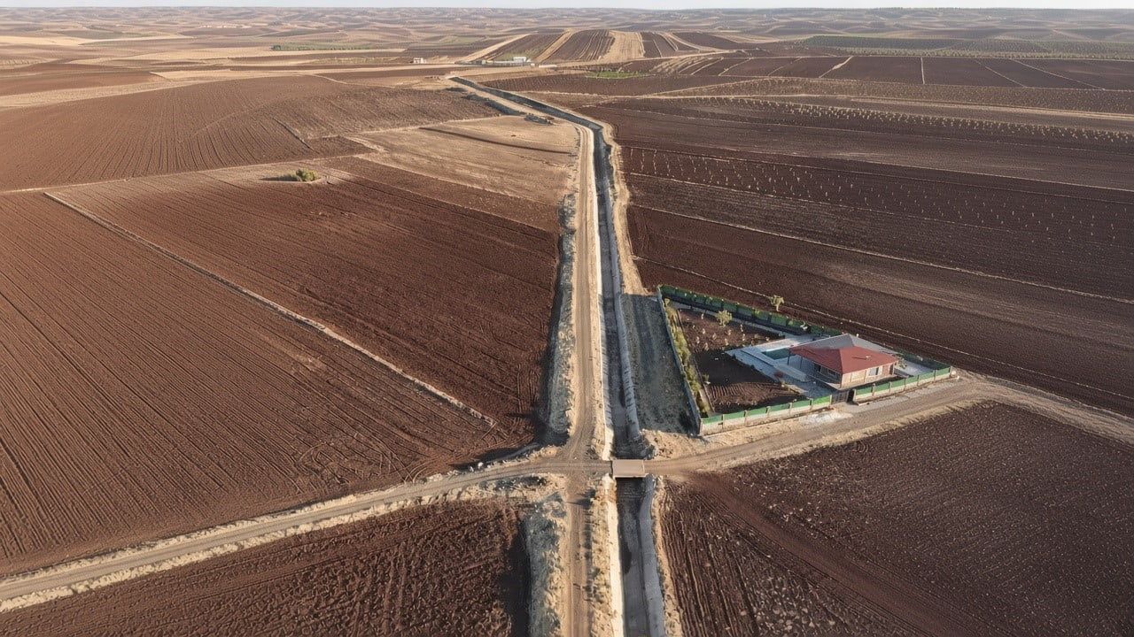 Kış hazırlıkları Seve Barajı'nda derivasyon kanallarına odaklandı