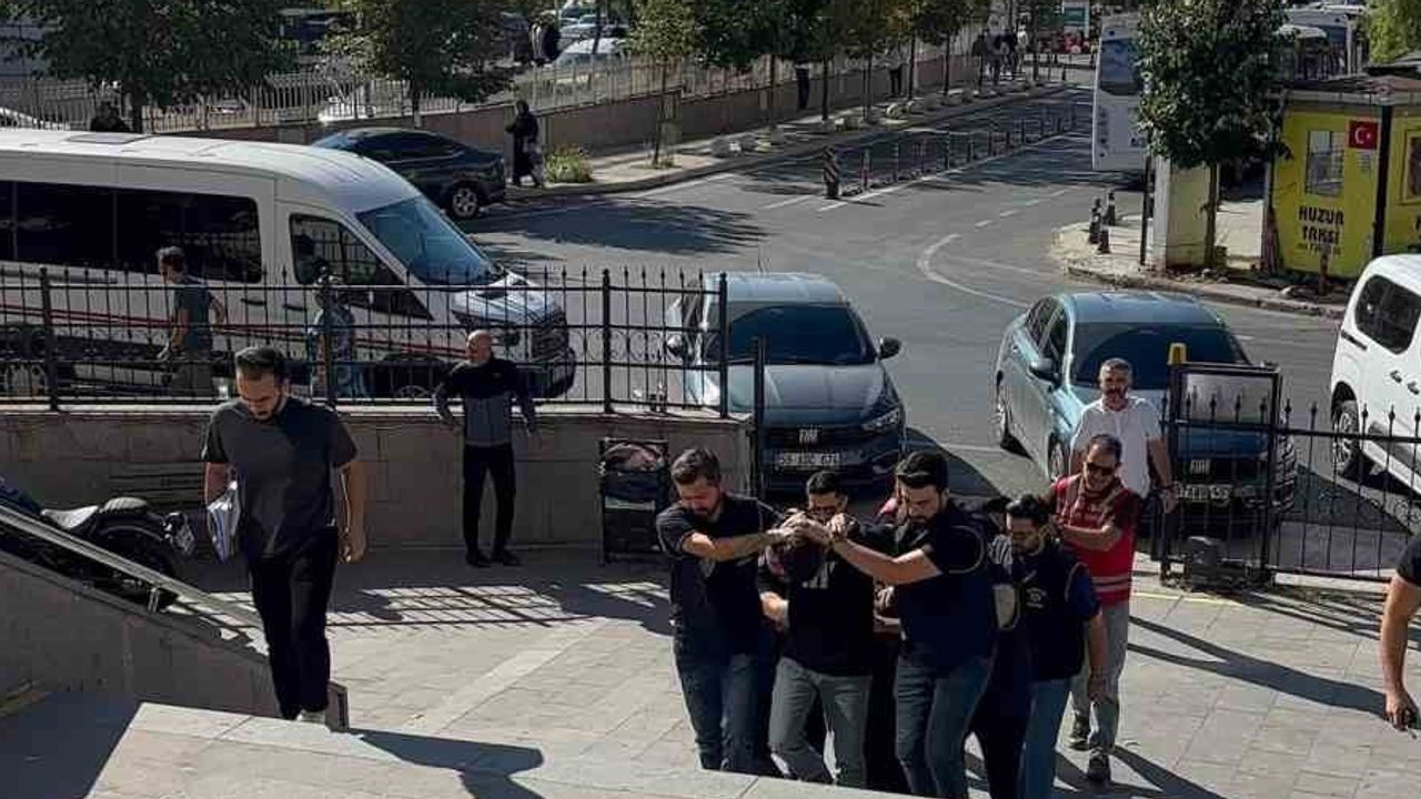 Kız kardeşine gelen mesaja öfkelenen ağabey parka çağırıp pompalı tüfekle yaraladı