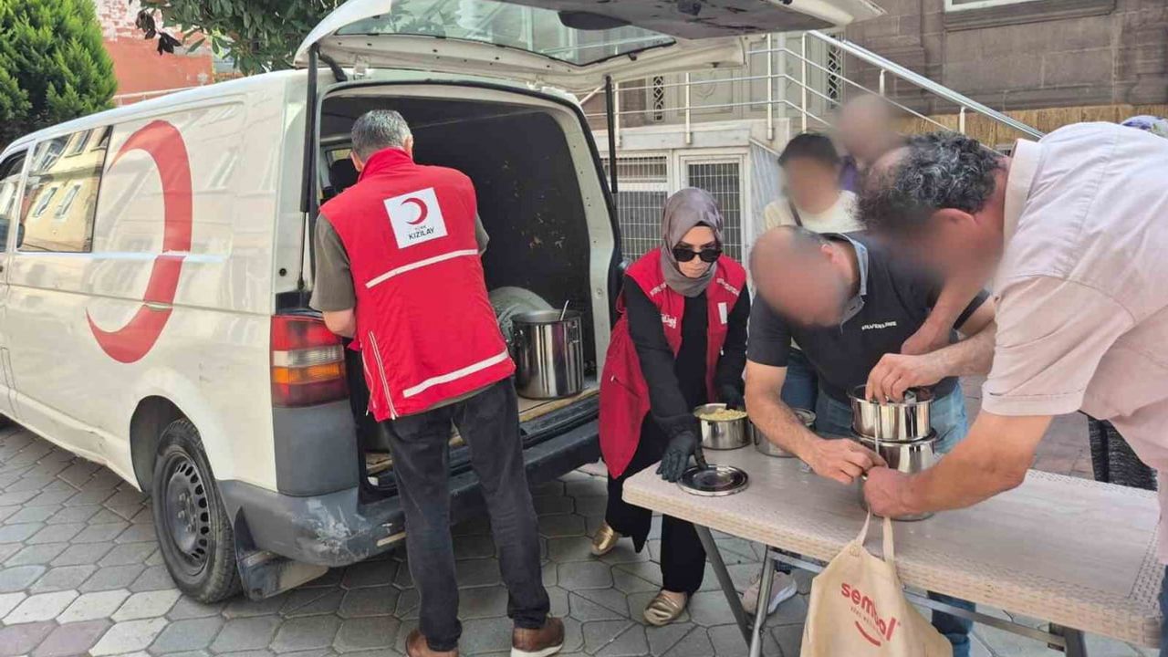 Kızılay'ın Samsun aşevinden her gün onlarca haneye sıcak yemek desteği