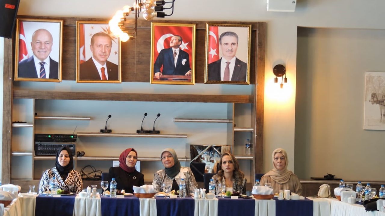 Kızılay kadın Erzurum yönetimi Palandöken'de istişare ve birlik vurgusu yaptı