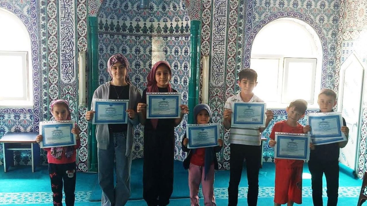 Kızılçukur'da miniklerin yazı Kur'an-ı Kerimle taçlandı
