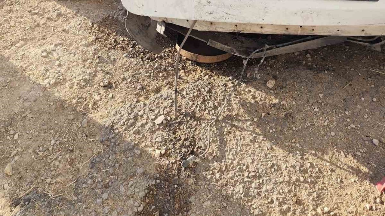 Kızıltepe'de iki aracın çarpışması sonucu sürücü hastaneye kaldırıldı