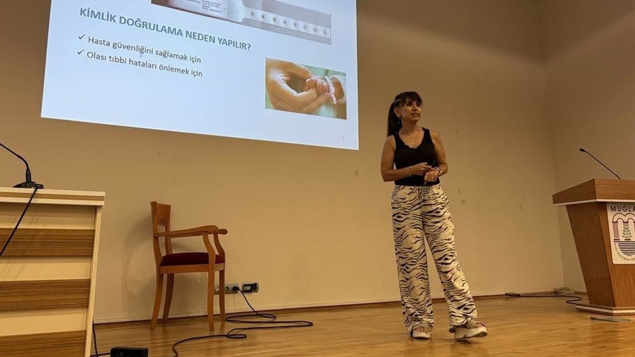 Klinik uygulamalara hazırlık için hemşirelik öğrencilerine hastane oryantasyonu