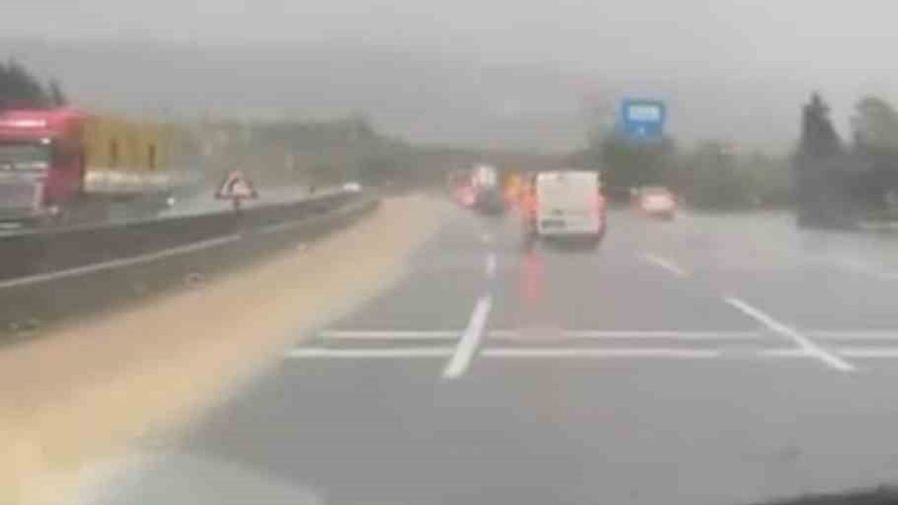 Kocaeli'de sabah sağanağı yaşamı etkiledi
