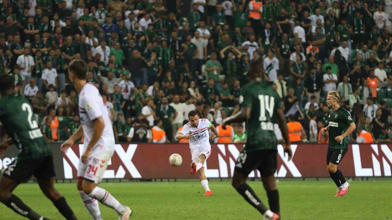 Kocaeli'de tek gol, üç puan: Kocaelispor Samsunspor'u 1-0 yendi