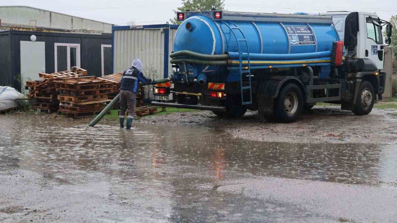 Kocaeli'de yoğun yağışa karşı merkezden yönetilen teyakkuz başladı