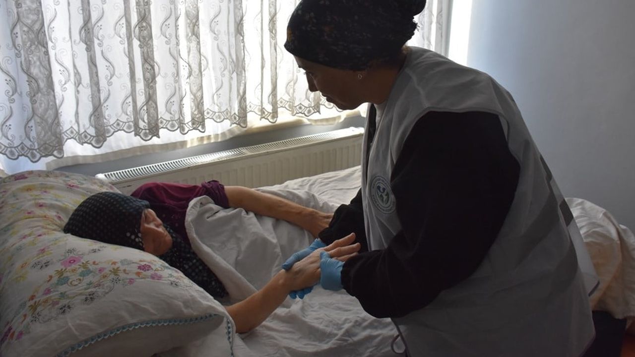 Kocasinan'da evde bakım hizmetleri gönüllere dokunan adımlarla yaygınlaşıyor