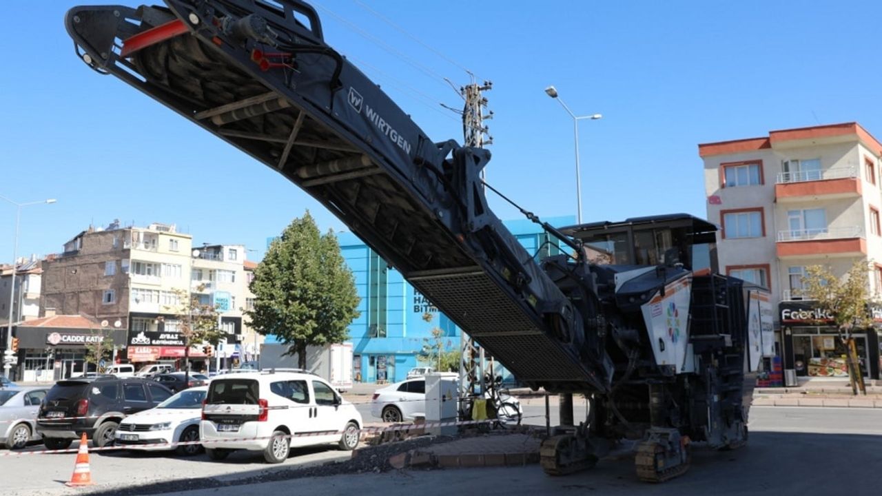 Kocasinan'da freze aracıyla asfalta yeni bir hayat