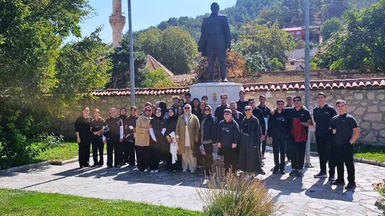 Köklerine yürüyen öğrenciler Kütahya'nın tarihini yerinde keşfetti