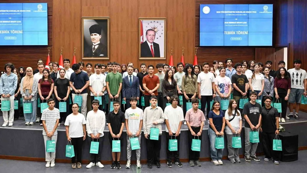 Köklü emekle gelen başarı: Kocaeli'de YKS ve LGS dereceleri ödüllendirildi