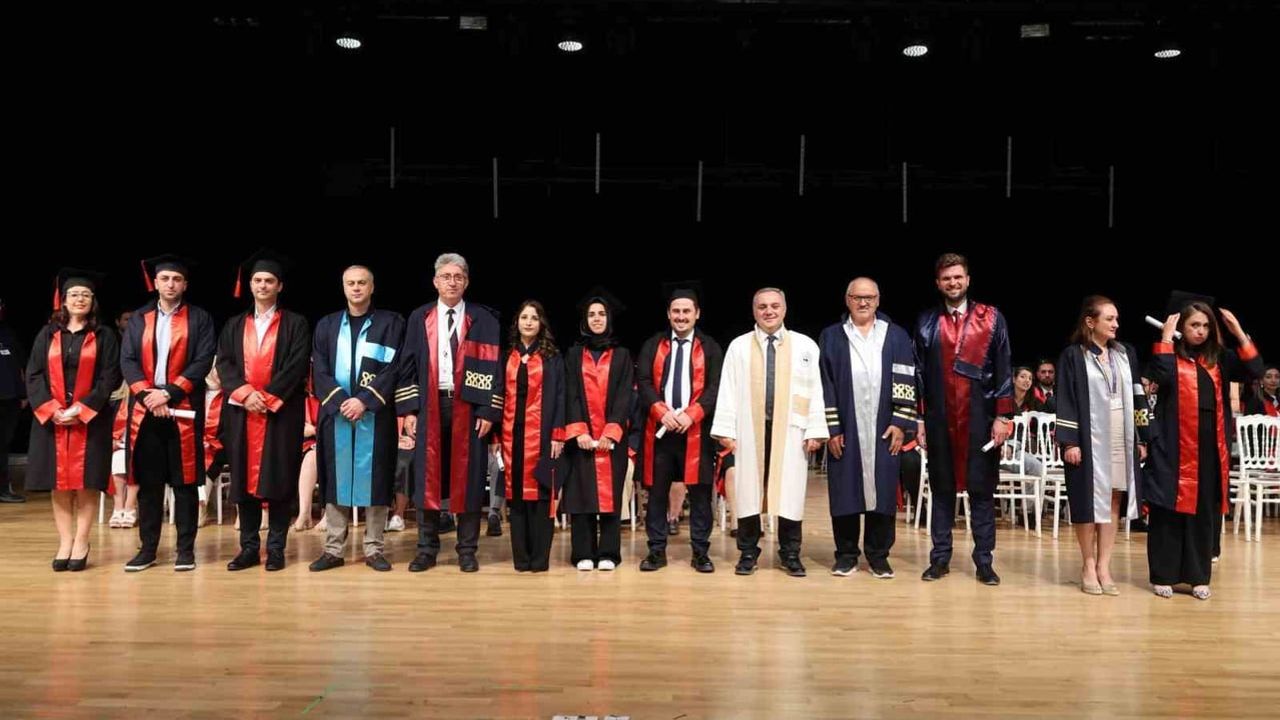 Kökten başlayan sevinç: Erciyes Üniversitesi'nde lisansüstü mezuniyet coşkusu