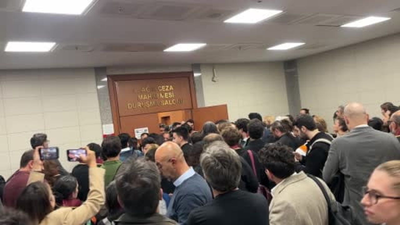 Komedi gösterisi tartışma yarattı: Deniz Göktaş’a iki ayrı hapis cezası