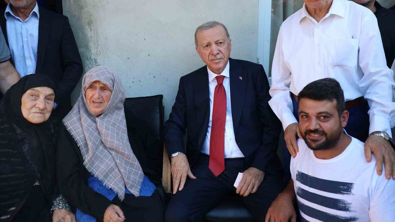 Komşularıyla kahve ve sohbet: Erdoğan Güneysu'da