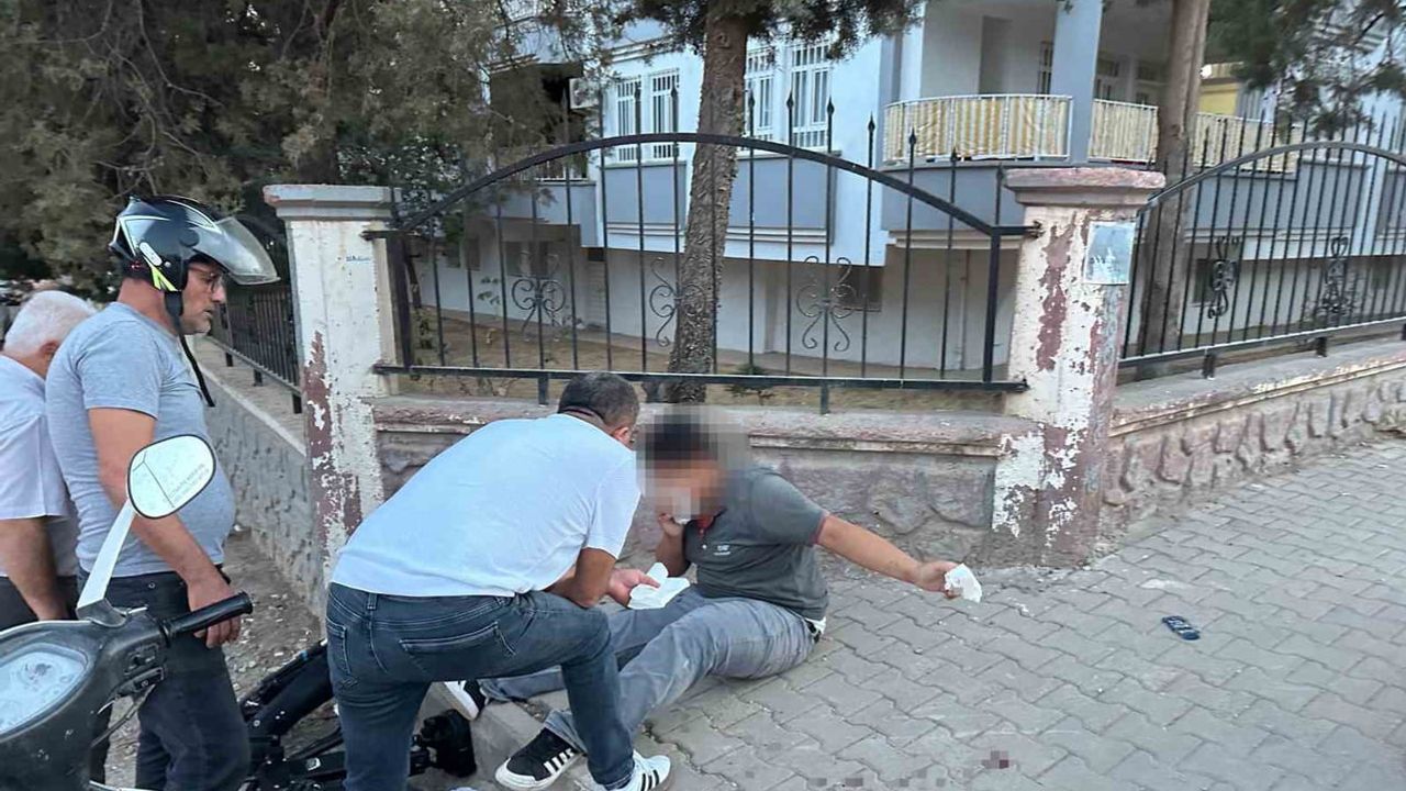 Kontrolden çıkan elektrikli bisiklet bahçe duvarına çarptı: 15 yaşındaki sürücü yaralandı