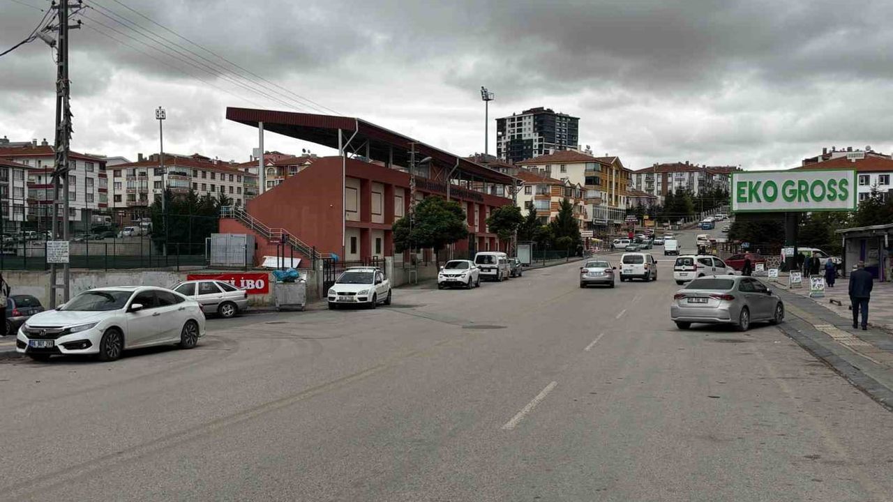 Kontrolden çıkan motosiklet iki araca çarptı: 1 ölü, 2 yaralı